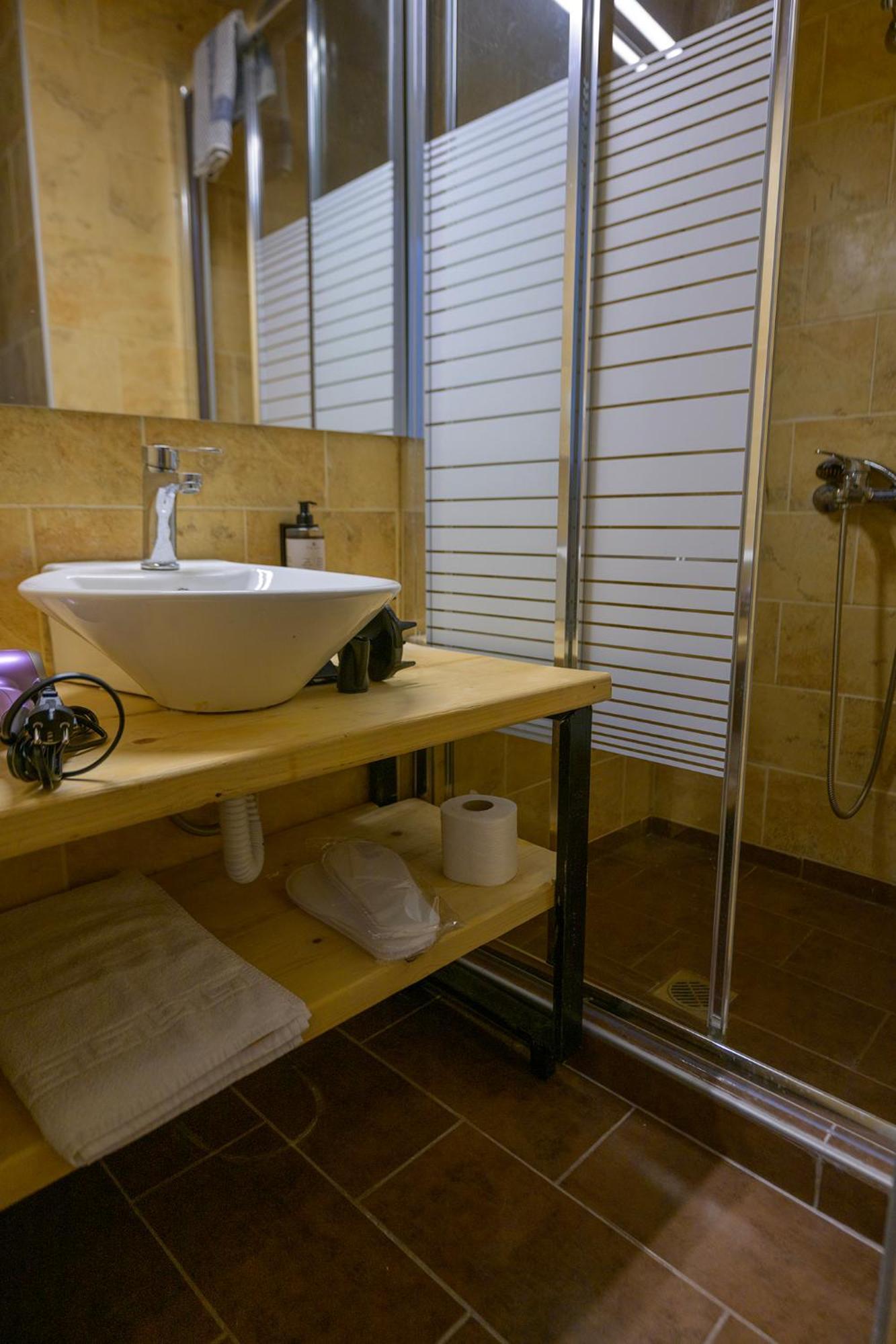 Alley Rooms Mytilene Exterior photo