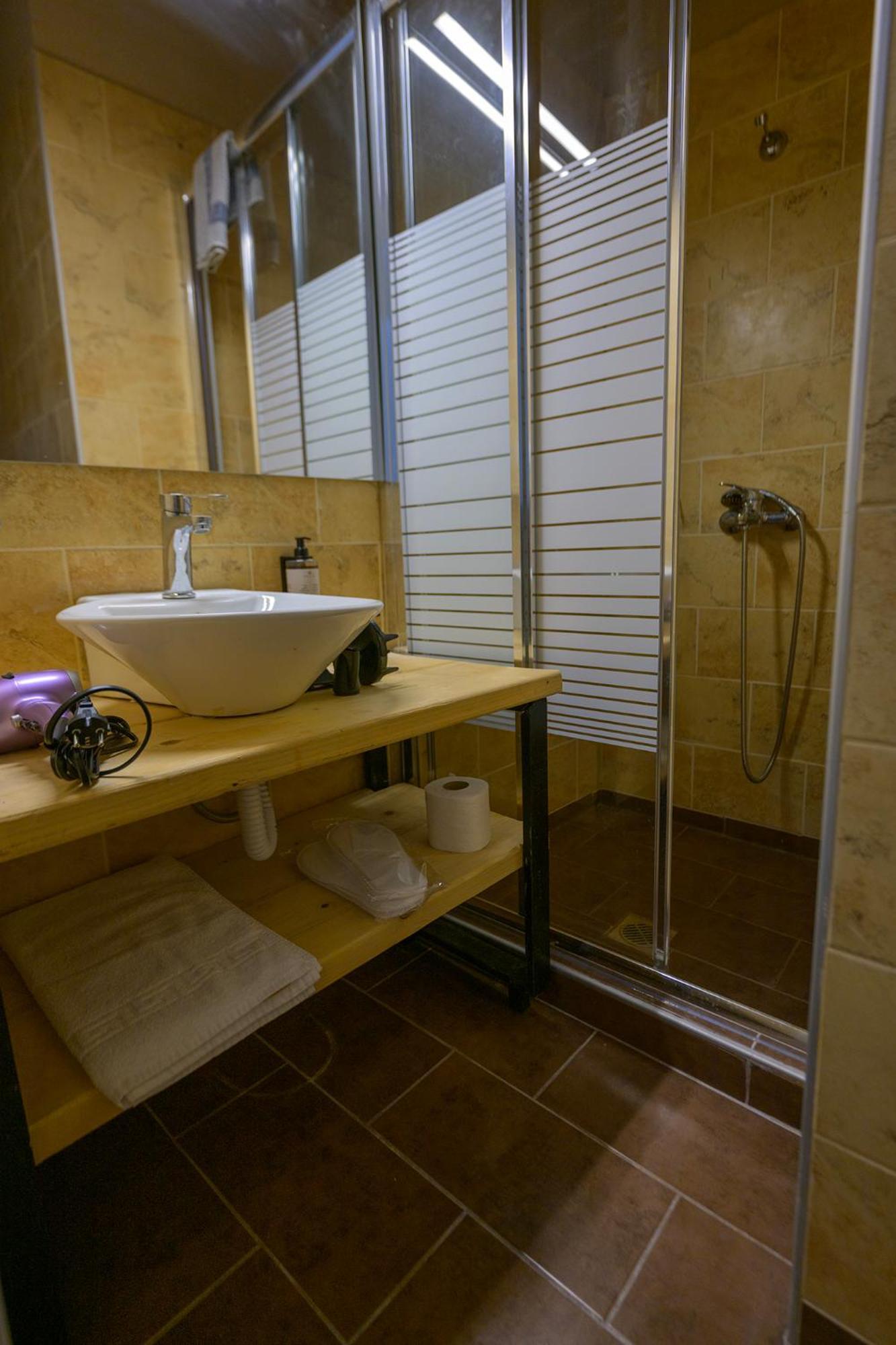 Alley Rooms Mytilene Exterior photo