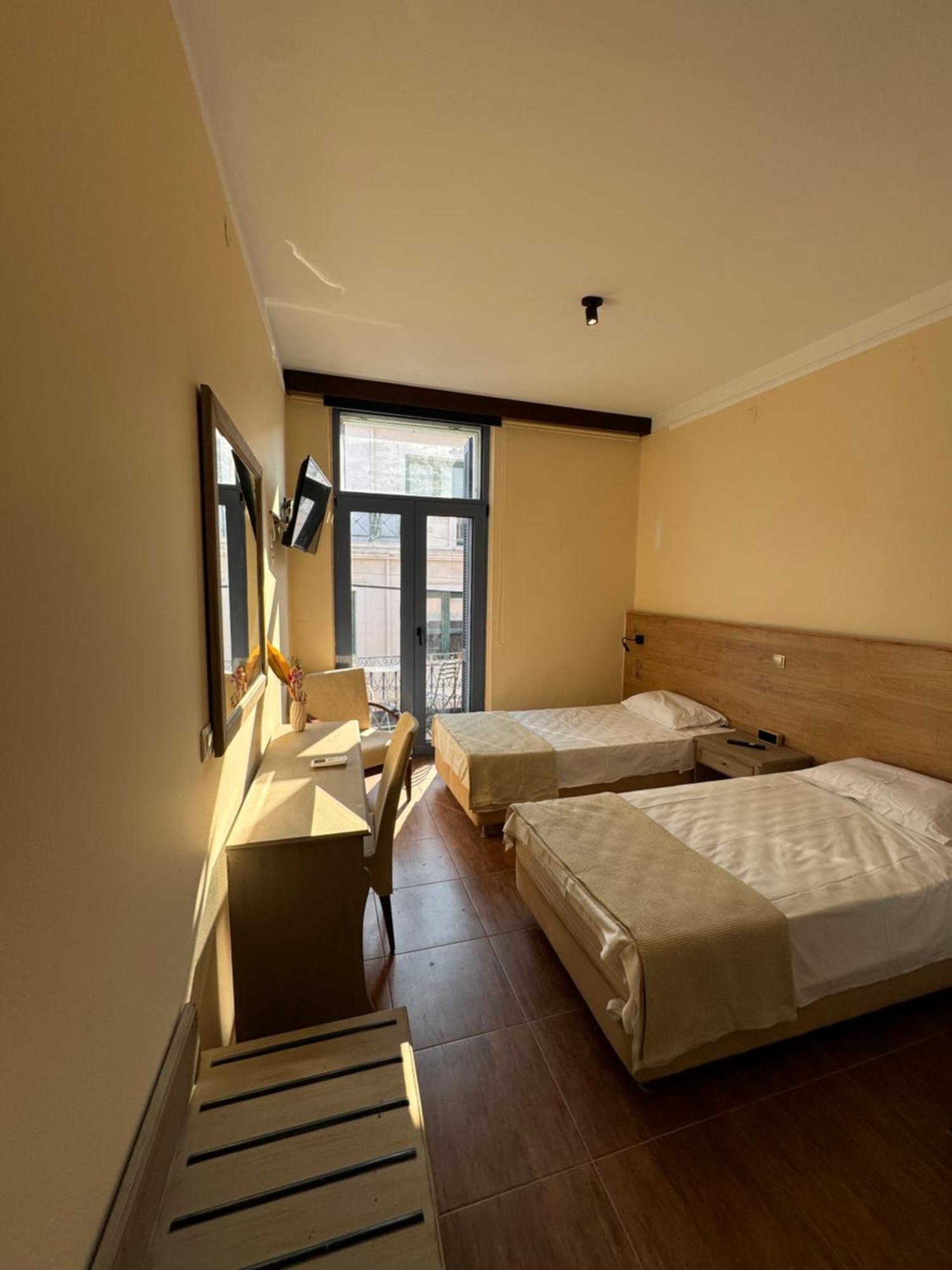Alley Rooms Mytilene Exterior photo